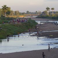 Border crossing at the Massacre River on market day